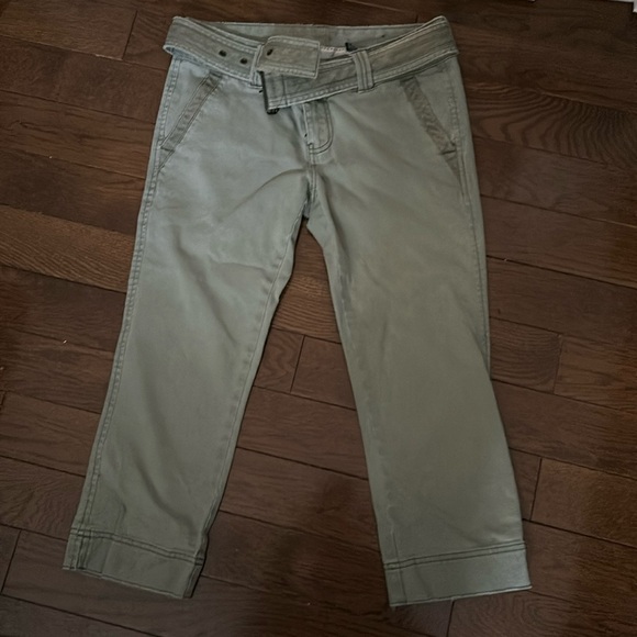 2/$25 - American Eagle Khaki Capris - Size 2 - Picture 1 of 9